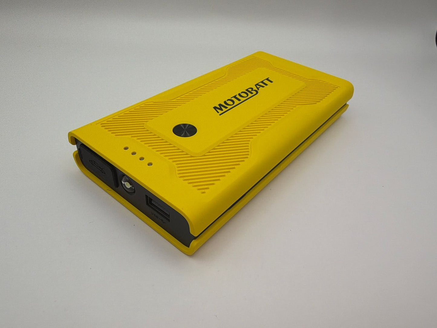 Motobatt 12v MBJ7500B Mini Lithium Jump Starter Start Current: 400A, Peak Current: 800A (154mm x 80mm x 27mm)