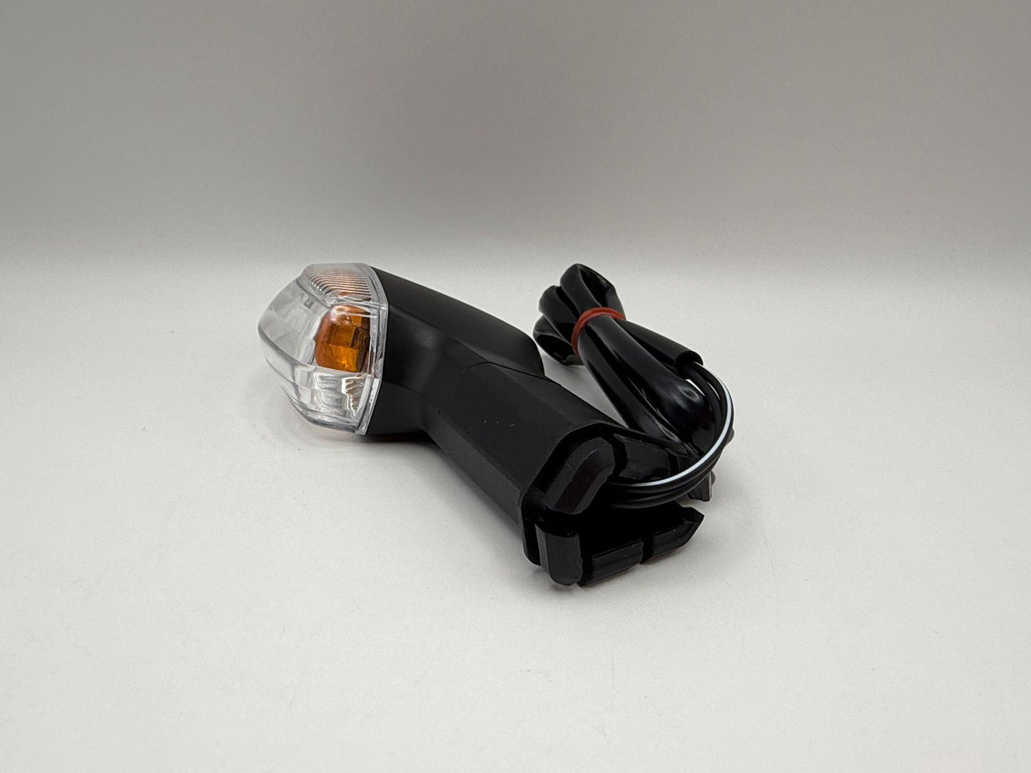 Indicator Suzuki GSX-S125 2018-2025, GSX-R125 2018-2025 Front Right & Rear Left (Clear Lens) Wire Length 60cm with male bullet connectors. OE Ref. 35601-34J61/34J62/34J80 & 35604-34J61/34J62/34J80