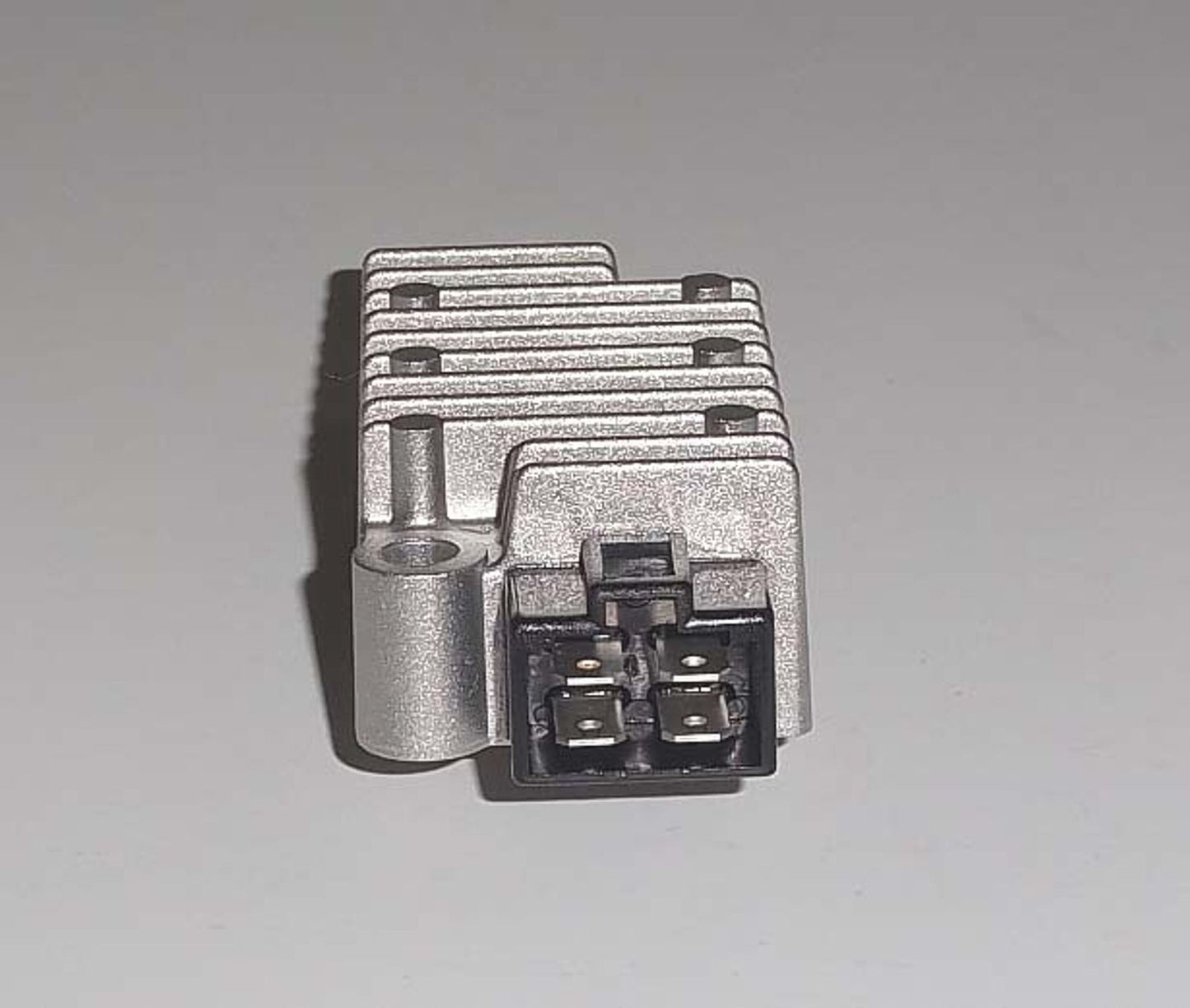 TourMax Regulator/Rectifier Kawasaki BN125 Eliminator 99-07, KL250 Super Sherpa 97-10 OE Ref: 21066-1108