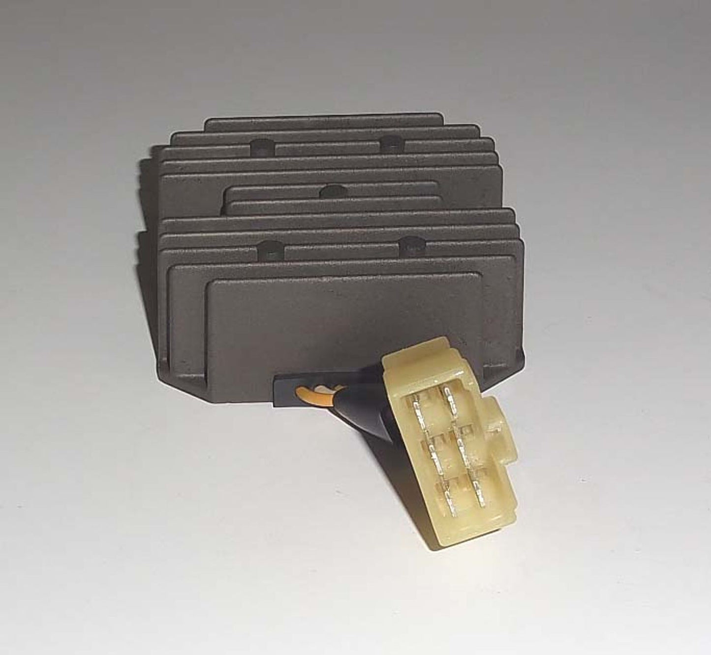TourMax Regulator/Rectifier Kawasaki ZZR400 90-92, ZX600D2-4 91-93 OE Ref: 21066-1083