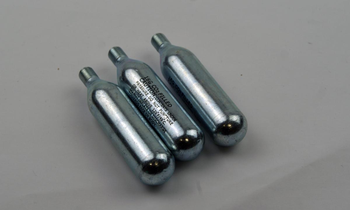 3 x Co2 CARTRIDGE 16GR 1-PACK, 3050-2