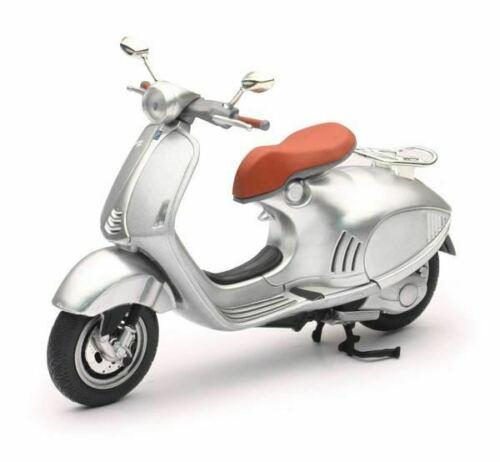 NEWRAY DIE CAST MODEL VESPA 946, SILVER, SCALE 1:12