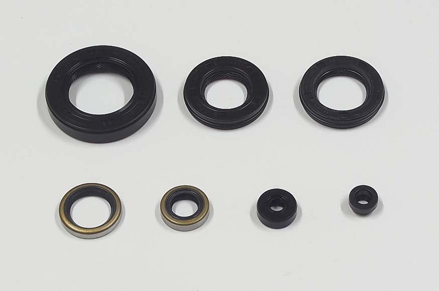 TourMax Engine Oil Seal Kit Kawasaki Z650B1-3 77-79, Z650C2-3 78-79, Z650D2 79 (7 Seals)
