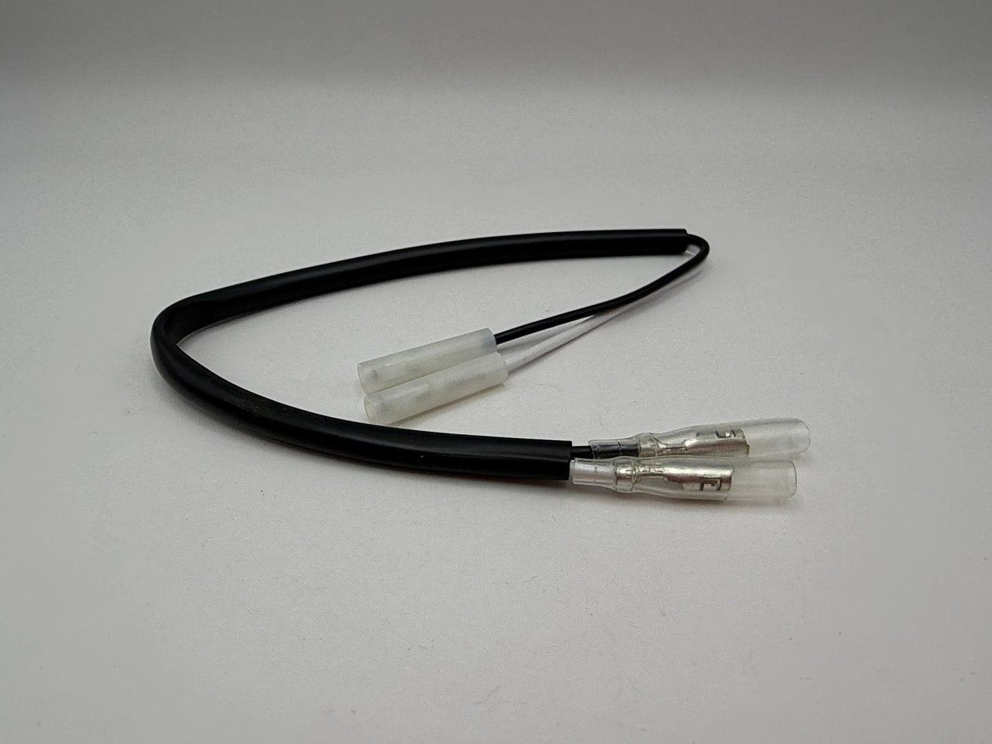 Indicator Connector Wire for Aftermarket Indicators fits Triumph Models - Wire Length 30cm, 2 female bullet connectors to 2 female small bullet connectors with white outer casing