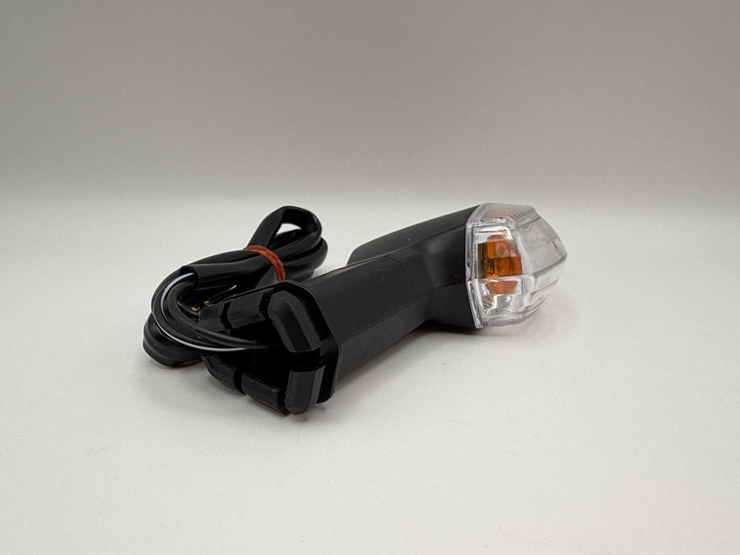 Indicator Suzuki GSX-S125 2018-2025, GSX-R125 2018-2025  Front Left & Rear Right (Clear Lens) Wire Length 60cm with male bullet connectors. OE Ref. 35602-34J61/34J62/34J80 & 35603-34J61/34J62/34J80
