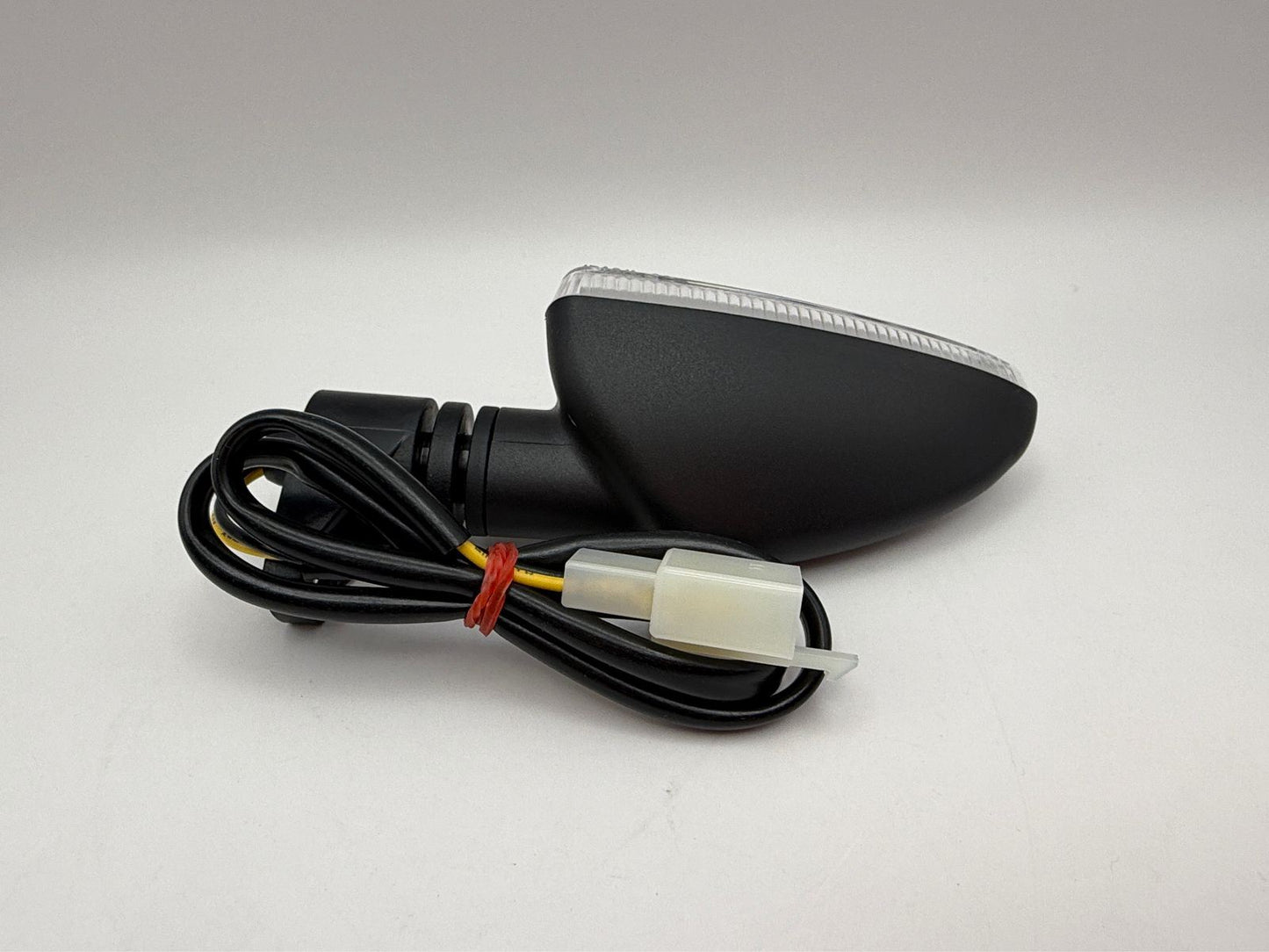 Indicator LED Replacement for Yamaha YZF-R125 2013-2018, WR125R/X, 2013-2014, MT125 2015-2019 Front Right & Rear Left (Clear Lens) Wire Length 43cm with male bullet connectors. OE Ref. 5D7-H3320-10, 5D7-H3330-10, 22B-H3320-10, 22B-H3330-10