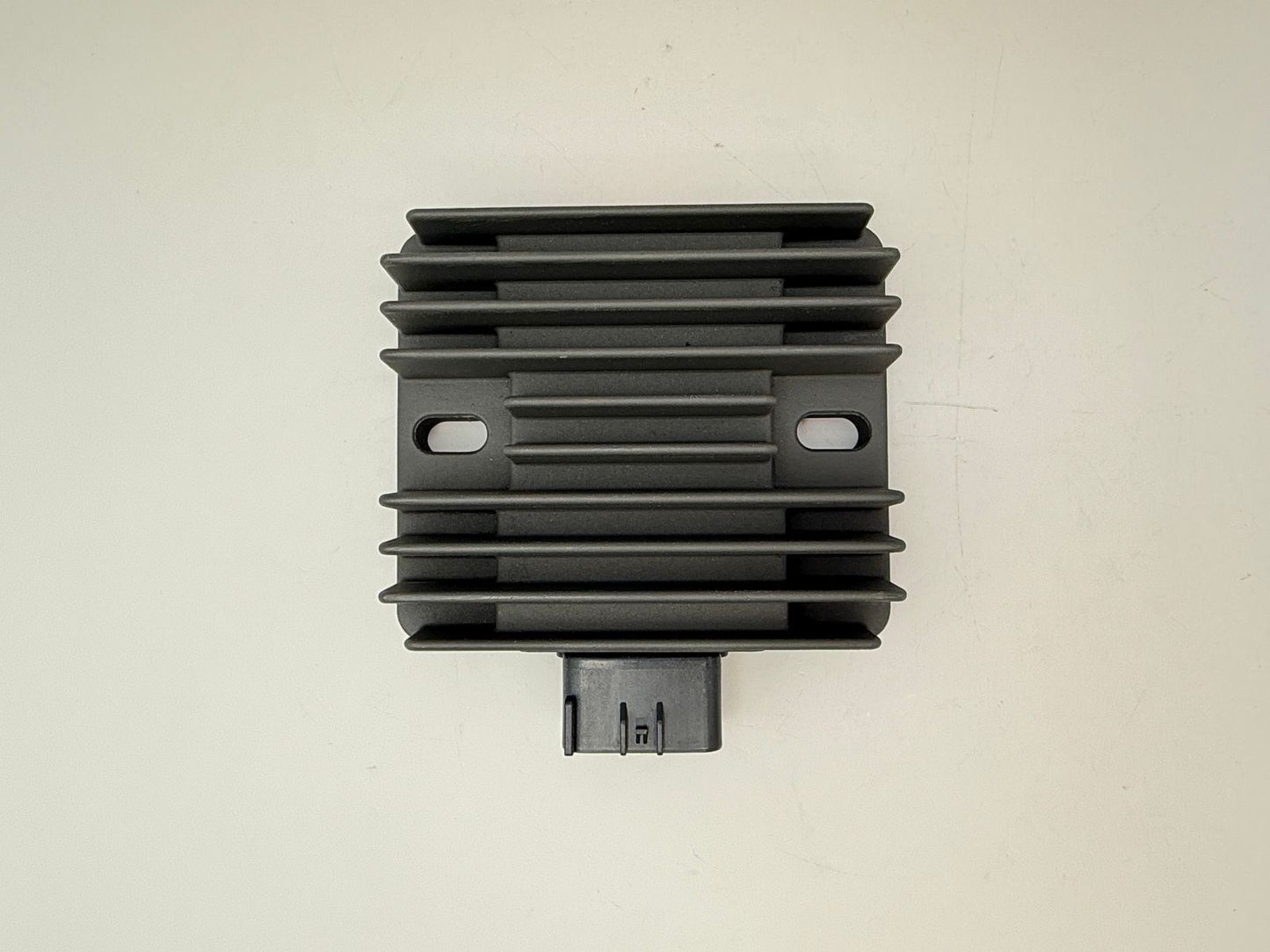 TourMax Regulator/Rectifier Kawasaki Marine JT1200 STX-12F 03-07, JT1500D STX 09-10, Ultra 250X 07-08, Ultra 260LX 09-10, Ultra 260X 09-10, Ultra 300LX 11-13, Ultra300X 11-13, Ultra 310LX 14-19, Ultra 310R 14-19, Ultra 310X 14-19 OE Ref: 21066-3718