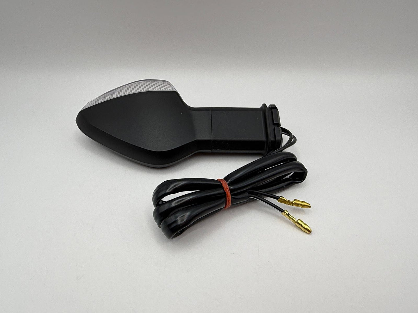 Indicator Suzuki GSX-S125 2018-2025, GSX-R125 2018-2025  Front Left & Rear Right (Clear Lens) Wire Length 60cm with male bullet connectors. OE Ref. 35602-34J61/34J62/34J80 & 35603-34J61/34J62/34J80