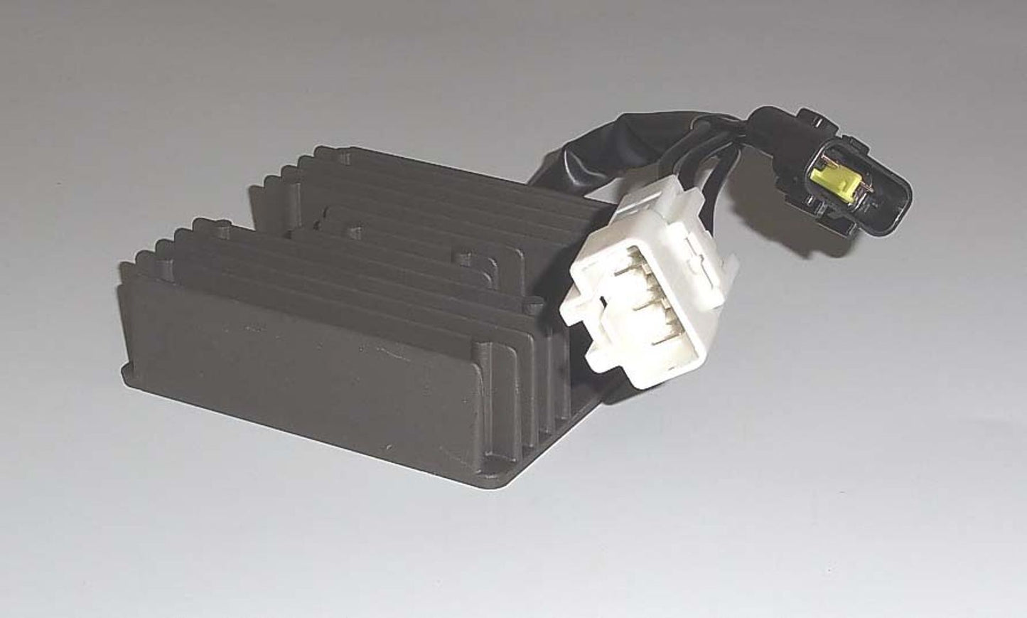 TourMax Regulator/Rectifier Suzuki AN650 Burgman 03-10, VZ1500 Intruder 09-10, VLR1800 Intruder 08-11, VZR1800 Intruder 06-10 OE Ref: 32800-10G20