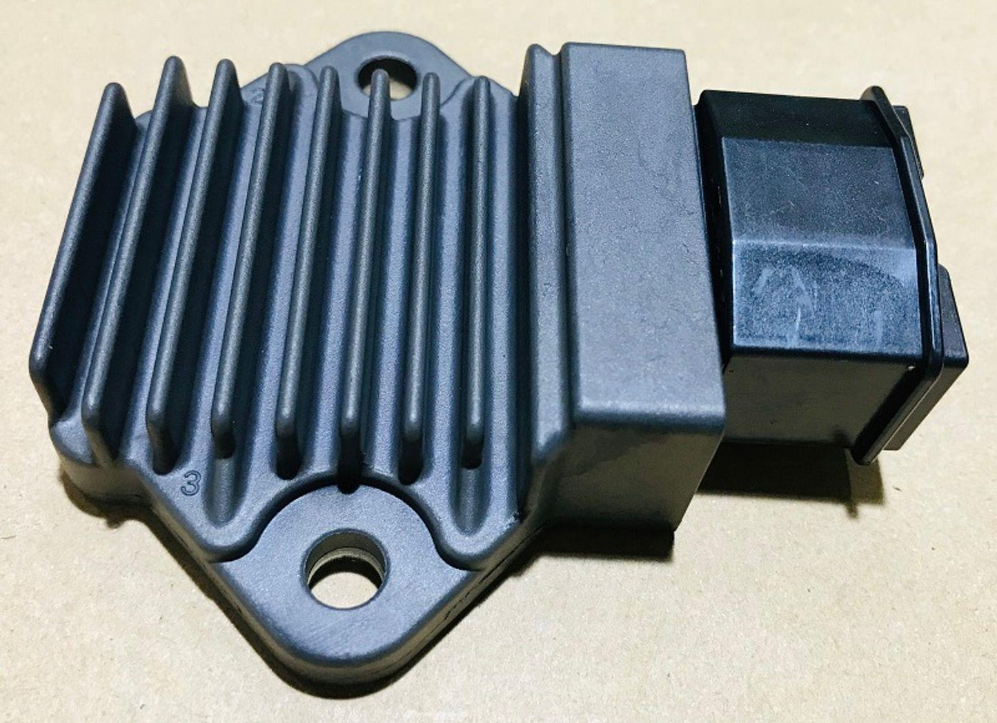 TourMax Regulator/Rectifier Honda CBR900, VTR1000, NC30 5 Pin SH693-12 OE Refs: 31600-KBG-008, 31600-KPJ-670, 31600-KY2-702, 31600-KY2-703, 31600-MV4-000, 31600-MV4-010