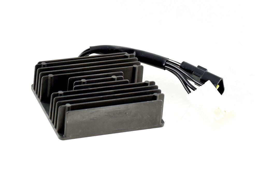 TourMax Regulator/Rectifier Suzuki AN650 Burgman 03-10, VZ1500 Intruder 09-10, VLR1800 Intruder 08-11, VZR1800 Intruder 06-10 OE Ref: 32800-10G20