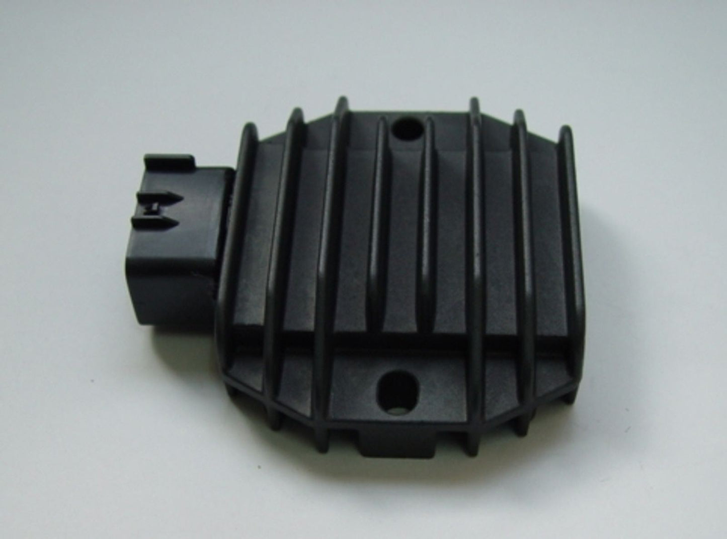 TourMax Regulator/Rectifier Yamaha XT250 13-18 (US Model), YFM450 04, 06-07, YFM600F 99-01, YFM660R 01-05 OE Ref: 5GT-81960-00
