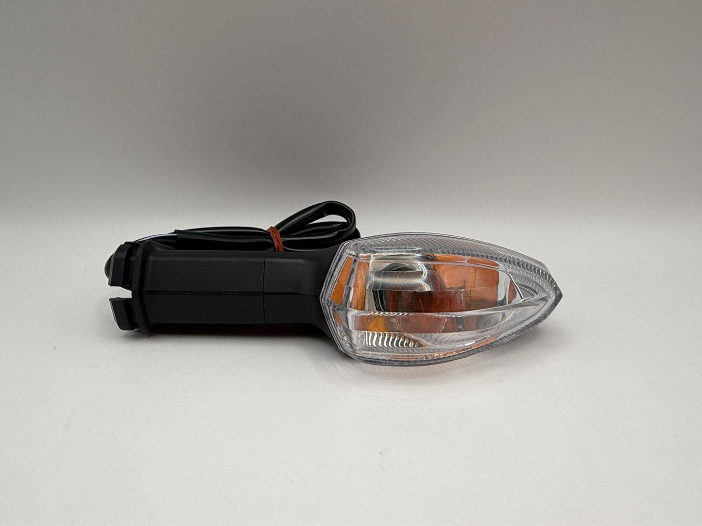 Indicator Suzuki GSX-S125 2018-2025, GSX-R125 2018-2025  Front Left & Rear Right (Clear Lens) Wire Length 60cm with male bullet connectors. OE Ref. 35602-34J61/34J62/34J80 & 35603-34J61/34J62/34J80