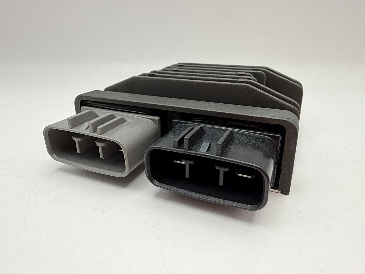 TourMax Regulator/Rectifier Honda CB500F, X 13-14, CBR500R 13-14, CBR600RR 13-17, CBR650F 14-16, CRF1000 Africa Twin 16, CB1100 13-14, RC213V-S 16 OE Refs: 31600-MGZ-J01, 31600-HR0-F01