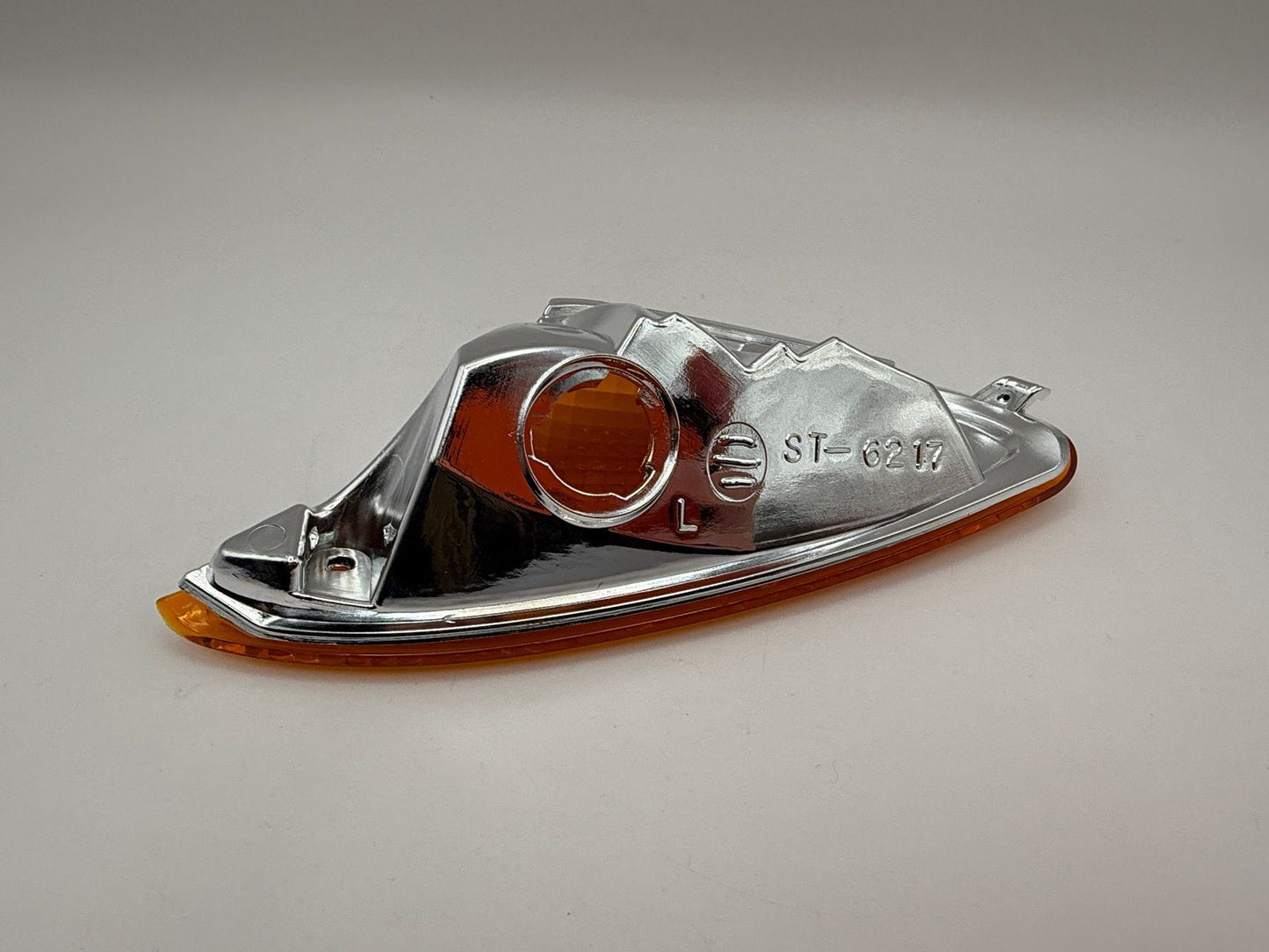 Indicators BMW K1200S(K40) 2003-2008, K1300S(K40) 2008-2015, R1200S(K29) 2006-2008 Front Left & Front Right (Amber Lens) OE Ref's 63137680699 & 63137680700