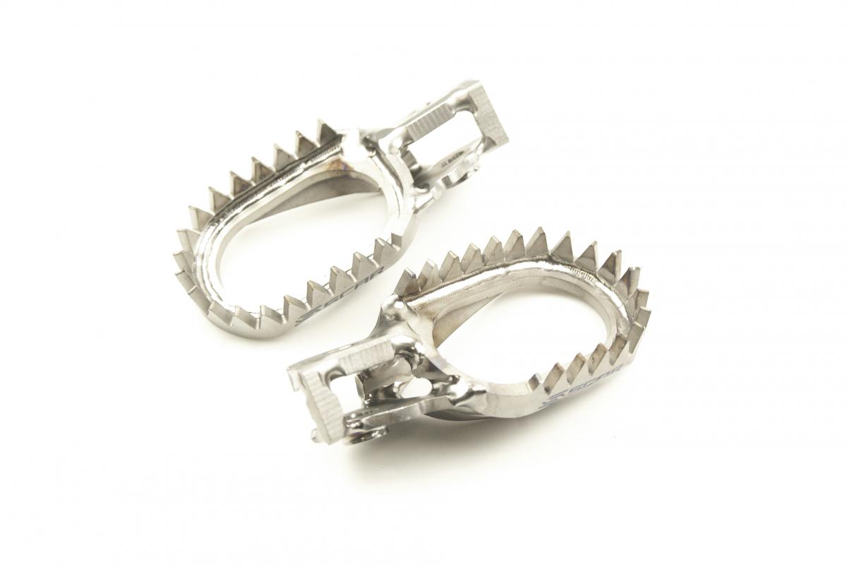 SCAR TITANIUM FOOT PEGS BETA RR250-480 2020-2024