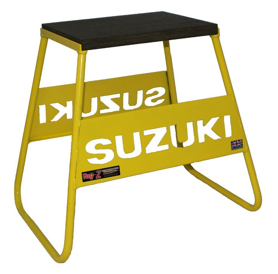 STAND 440 YELLOW SUZUKI LOGO