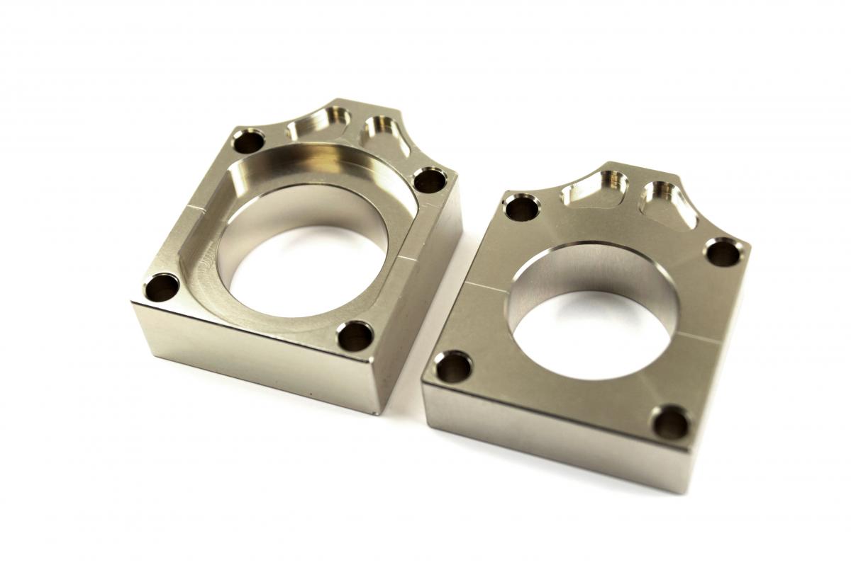 CHAIN ADJUSTER AXLE BLOCKS HONDA CRF250R 09-23, CRF450R 09-23, TITANIUM COLOUR